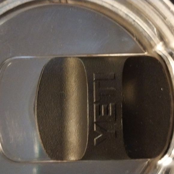 YETI BRAND TURQUOISE 20 OZ INSULATED TUMBLER - Picture 6 of 8